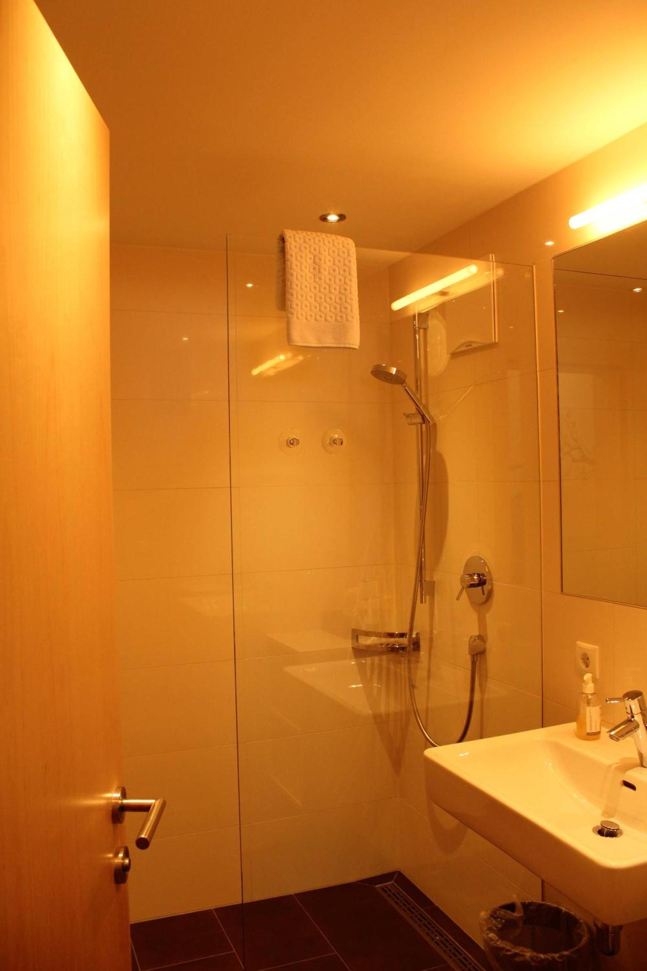Valbella Bed & Breakfast Partenen Ruang foto
